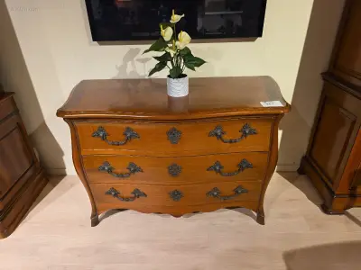 Louis XV Commode – kavel bij Auctim, Gembloux