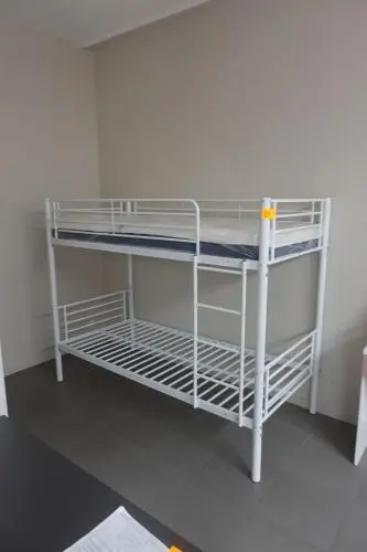 Stapelbed – kavel bij Openbare Verkopen, Waregem