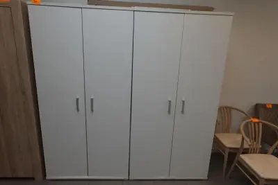 Kast met inhoud – kavel bij Openbare Verkopen, Waregem