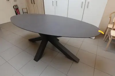 Ovalen tafel – kavel bij Openbare Verkopen, Waregem