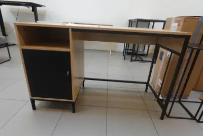 Bureau – kavel bij Openbare Verkopen, Waregem