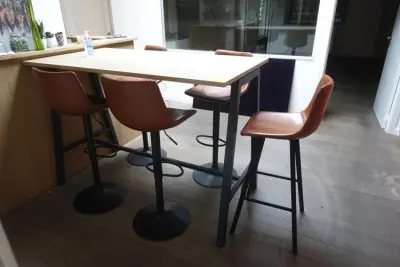 Hogetafel 5x barkruk – kavel bij Openbare Verkopen, Waregem