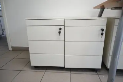 4x Ladeblok op wieltjes – kavel bij Openbare Verkopen, Waregem