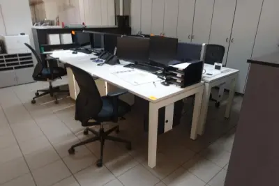 4x Bureau & 2x stoel – kavel bij Openbare Verkopen, Waregem