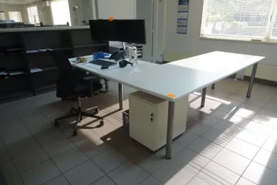 Bureau in L vorm – kavel bij Openbare Verkopen, Waregem