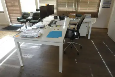 Bureau in L vorm – kavel bij Openbare Verkopen, Waregem