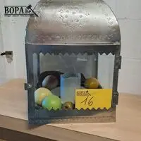 Decoratieve zilverkleurige metalen sfeerlantaarn met kaars e – kavel bij BOPA Auctions, Aarsele