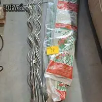 Tomatenspiralen 5 stuks en groen uitrekbaar tuinspalier van – kavel bij BOPA Auctions, Aarsele