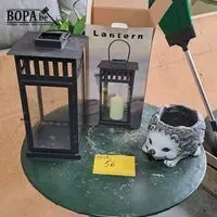 Windlantaarn en bloempot egel – kavel bij BOPA Auctions, Aarsele