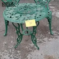 Vintage gietijzeren bistroset groen met rozenmotief - tafel – kavel bij BOPA Auctions, Aarsele