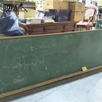Vintage schoolbord in houten kader met legger – kavel bij BOPA Auctions, Aarsele