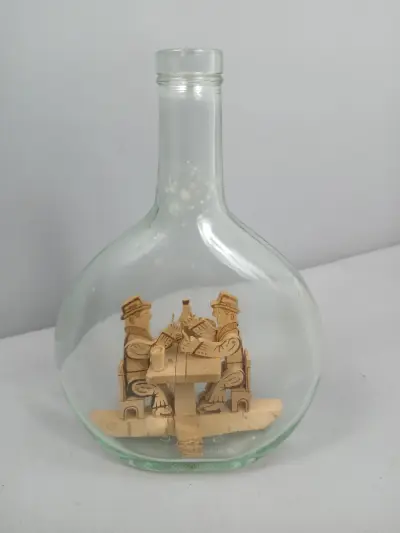 Houten tafereel in glazen fles – kavel bij De Kringwinkel, Diest