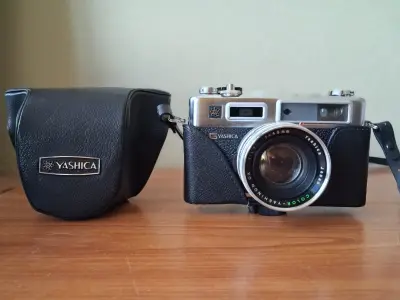 Yashica Electro 35 vintage camera met hoes – kavel bij De Kringwinkel, Ieper