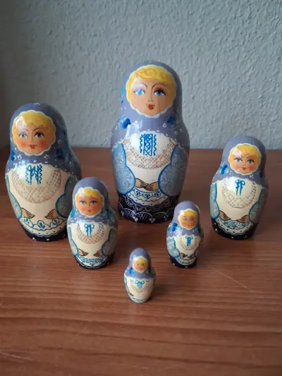 Russische Matroushka – kavel bij De Kringwinkel, Ieper
