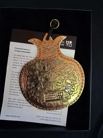 Vergulde Amulet – kavel bij De Kringwinkel, Ieper