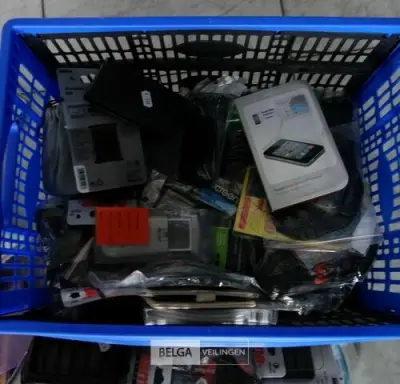 Gsm accesoires (± 75 st) – kavel bij Belga Veilingen, Consumentengoederen I • Landen