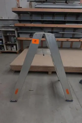 Dubbele alu trapladder Solide – kavel bij Openbare Verkopen, Deerlijk