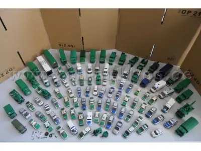 1 Konvolut aus 103 verschiedenen Polizeifahrzeug Modellen, PKW und LKW 1:87 – kavel bij Zoll-Auktion, Halle (Saale)