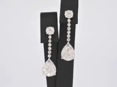 Druppelvormige oorhangers met briljant en princess geslepen diamanten – kavel bij Onlineveilingmeester