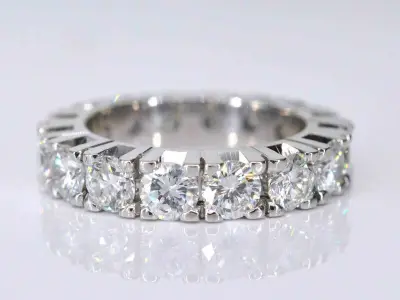 Witgouden alliance ring met grote diamanten – kavel bij Onlineveilingmeester