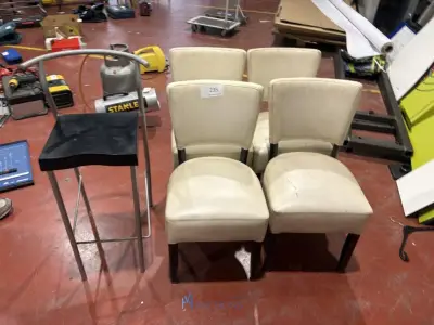 4 stoelen met barkruk – kavel bij VH Auctions