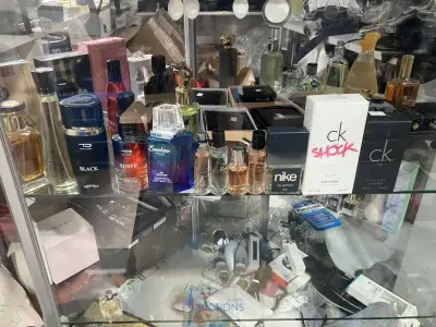 Partij parfum en accessoires – kavel bij VH Auctions