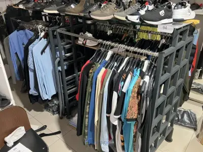 Partij winkelmeubilair – kavel bij VH Auctions