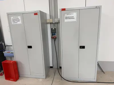 2 Metal Cabinets (266/265) CP – kavel bij NetBid, Radolfzell am Bodensee