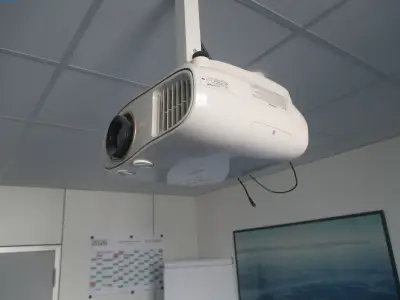 Projector Epson – kavel bij NetBid, Radolfzell am Bodensee