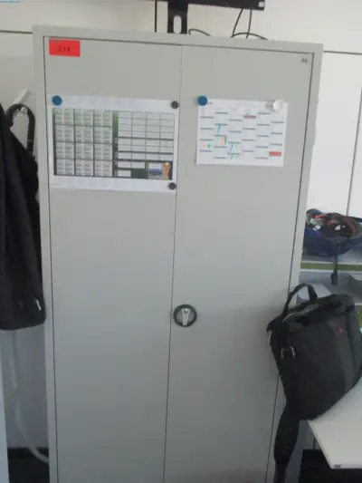 Metalen kast – kavel bij NetBid, Radolfzell am Bodensee