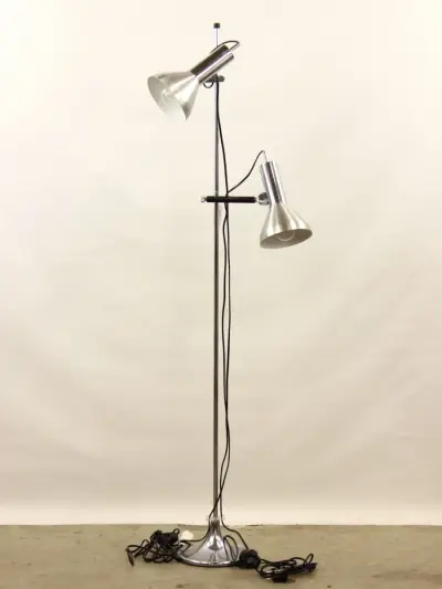 Vintage chroom vloerlamp met 2 spots – Toegeschreven aan Hustadt / Hans Schmidt – kavel bij De Kringwinkel, Antwerpen