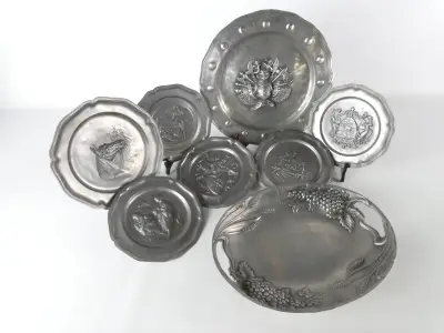 Vintage lot tinnen borden en schaal – kavel bij De Kringwinkel, Heverlee