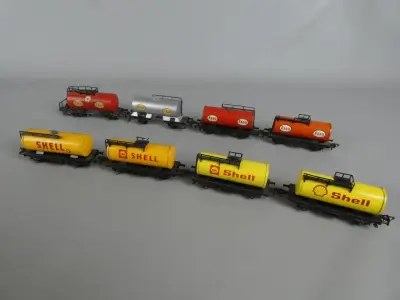 Set van 8 Fleischmann model goederentrein wagons met Shell en Esso logo's – kavel bij De Kringwinkel, Diest