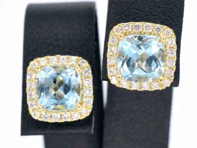 Gouden entourage oorbellen met grote topazen en diamanten – kavel bij Onlineveilingmeester