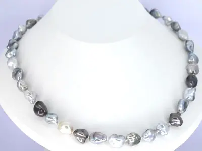 Schoeffel - Barok parel ketting met witgouden sluiting – kavel bij Onlineveilingmeester