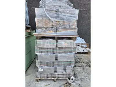 2 betonnen pallets (keystones) – kavel bij Auctelia, Bergen