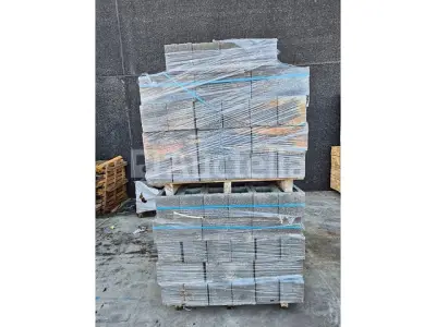 168 holle betonblokken – kavel bij Auctelia, Bergen
