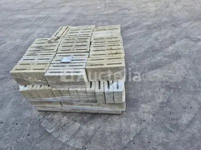 101 holle betonblokken – kavel bij Auctelia, Bergen