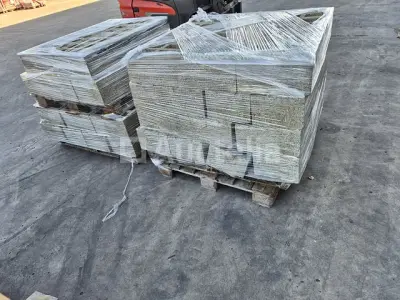 78 holle betonnen blokken – kavel bij Auctelia, Bergen