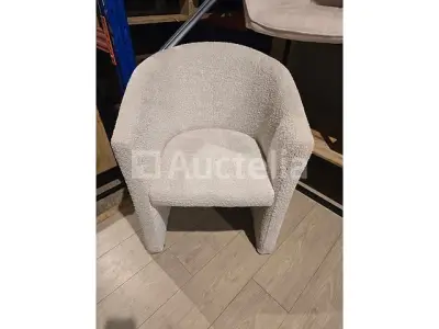 1 nieuwe fauteuil – kavel bij Auctelia, Meix-devant-Virton