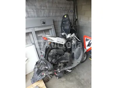 Set van 2 scooters (voor onderdelen) – kavel bij Auctelia, Anderlecht