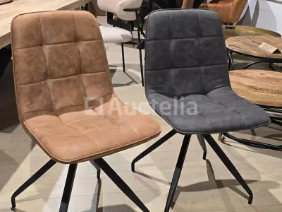 Nieuwe stoelen in de set bestaande uit 2 grijze microvezelstoelen en 2 cognac microvezelstoelen – kavel bij Auctelia, Meix-devant-Virton