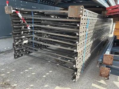 staanders voor palletstelling (9x) – kavel bij Dome Auctions, Bonheiden