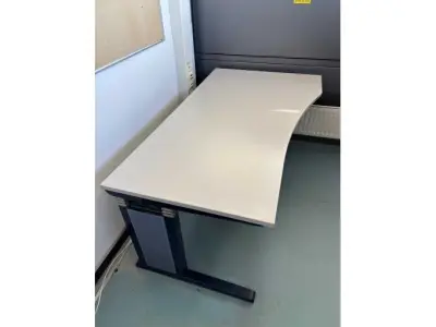 1 Schreibtisch Werndl 180x80cm Freiform – kavel bij Zoll-Auktion, München