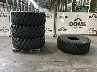 forcestone E-3/L-3 band voor wiellader (4x) – kavel bij Dome Auctions, Depot Deinze