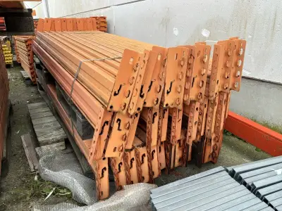 liggers voor palletstelling (36x) – kavel bij Dome Auctions, Bonheiden