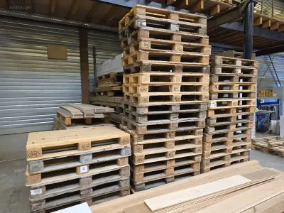 112 Diverse paletten – kavel bij Auctim, Kinrooi