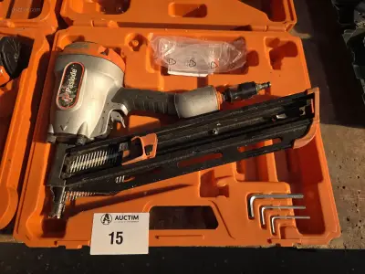 Pneumatische schiethamer Paslode DSFN90.1 – kavel bij Auctim, B-9100 9100 Sint-Niklaas, Aerschotstraat 114