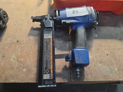 Pneumatische schiethamer Duo-fast MS-7664E – kavel bij Auctim, B-9100 9100 Sint-Niklaas, Aerschotstraat 114