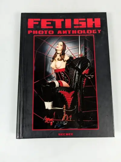 Fotoboek Fetish Photo Anthology Volume 4 – kavel bij De Kringwinkel, Sint-Niklaas